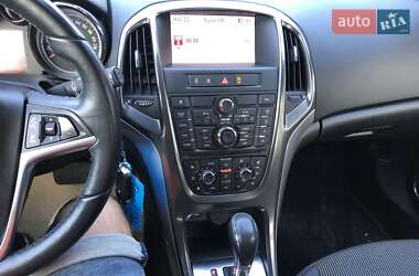 Хэтчбек Opel Astra 2011 в 