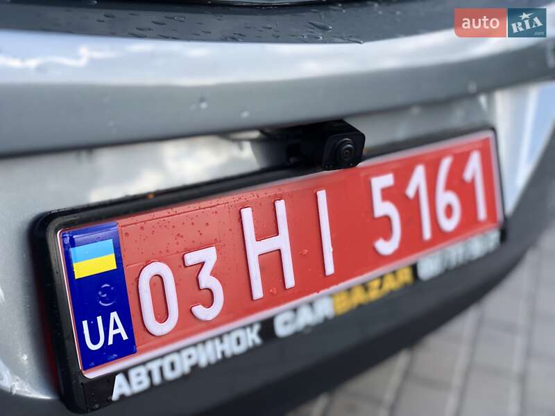 Хэтчбек Opel Astra 2011 в Львове