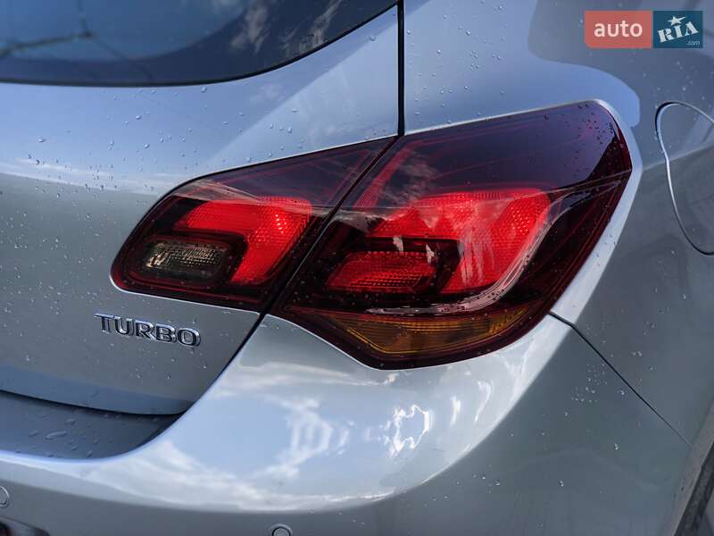 Хэтчбек Opel Astra 2011 в Львове