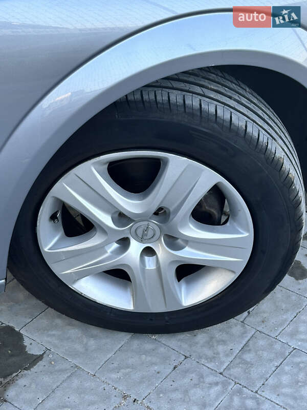 Универсал Opel Astra 2009 в Львове