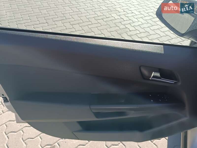Хэтчбек Opel Astra 2012 в Львове