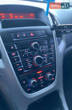 Универсал Opel Astra 2012 в 