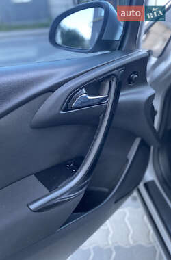 Универсал Opel Astra 2012 в 