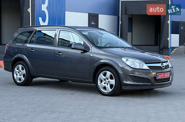 Универсал Opel Astra 2010 в Ровно