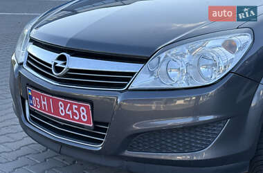 Универсал Opel Astra 2010 в 
