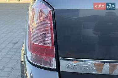 Универсал Opel Astra 2010 в 