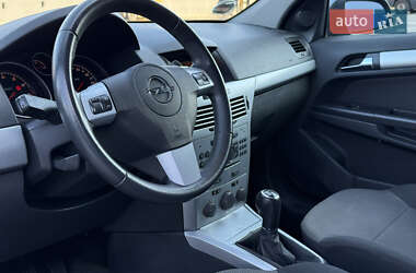 Универсал Opel Astra 2010 в 