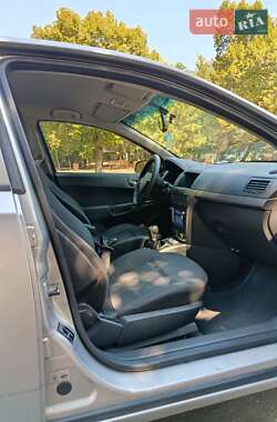 Хэтчбек Opel Astra 2005 в 