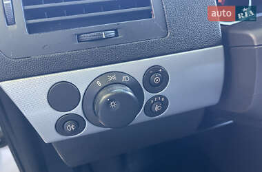 Хэтчбек Opel Astra 2005 в 