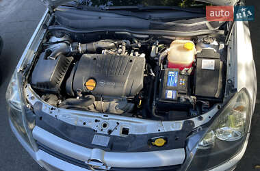 Хэтчбек Opel Astra 2005 в 