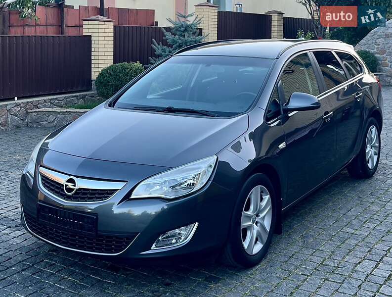 Універсал Opel Astra 2011 в 