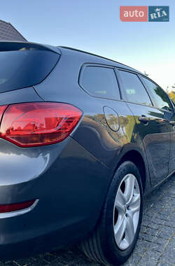 Універсал Opel Astra 2011 в 