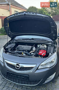 Універсал Opel Astra 2011 в 