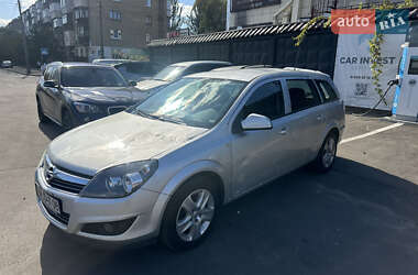 Універсал Opel Astra 2013 в Києві