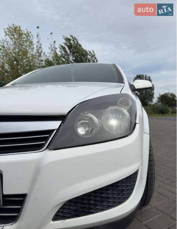 Хетчбек Opel Astra 2011 в Нововолинську