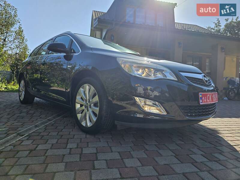 Универсал Opel Astra 2011 в Калуше