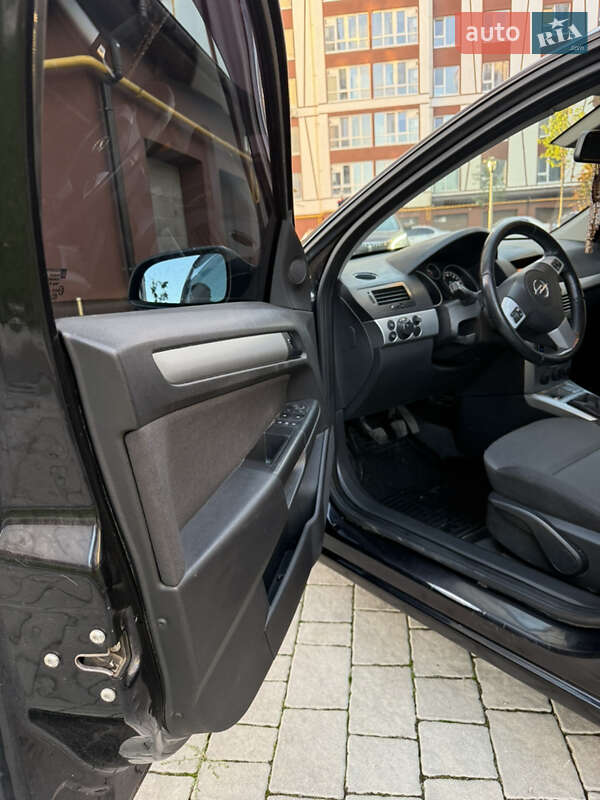 Хэтчбек Opel Astra 2009 в Ивано-Франковске