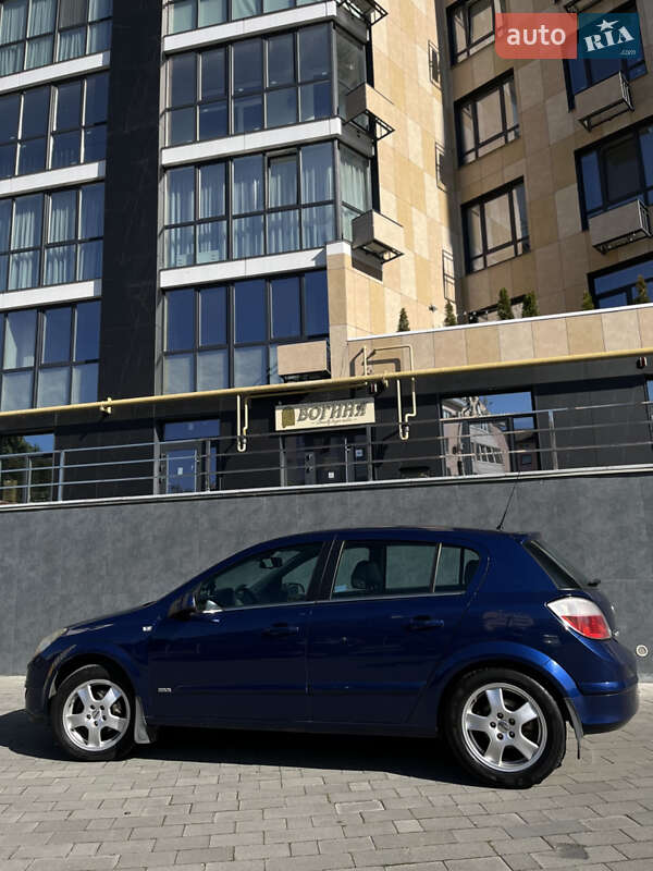 Хетчбек Opel Astra 2004 в Луцьку