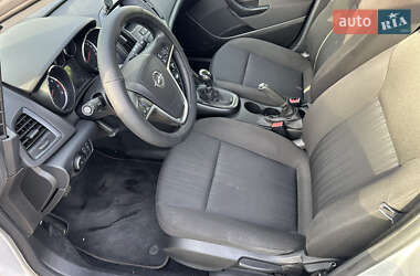 Универсал Opel Astra 2010 в 