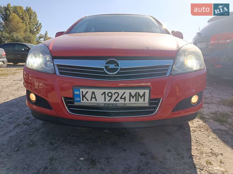 Хэтчбек Opel Astra 2013 в Киеве фото 12 Хэтчбек Opel Astra 2013 в Киеве