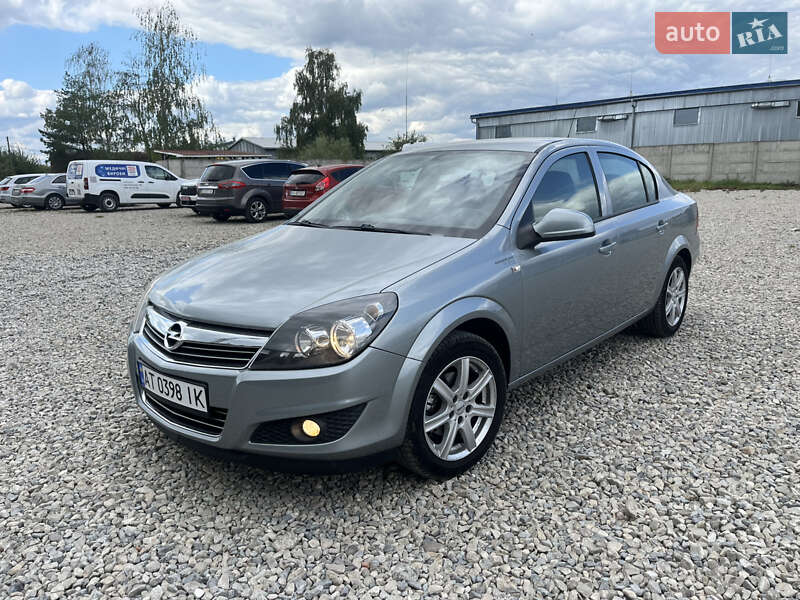 Седан Opel Astra 2011 в Калуші