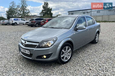 Седан Opel Astra 2011 в 