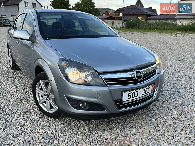 Седан Opel Astra 2011 в Калуші