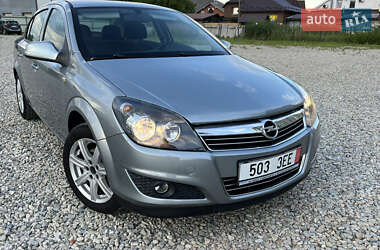 Седан Opel Astra 2011 в 