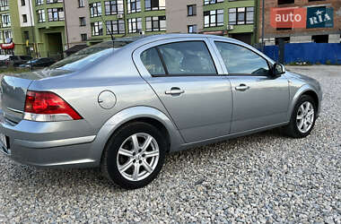 Седан Opel Astra 2011 в 