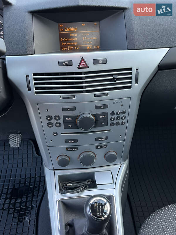 Седан Opel Astra 2011 в Калуші