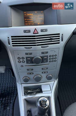 Седан Opel Astra 2011 в 
