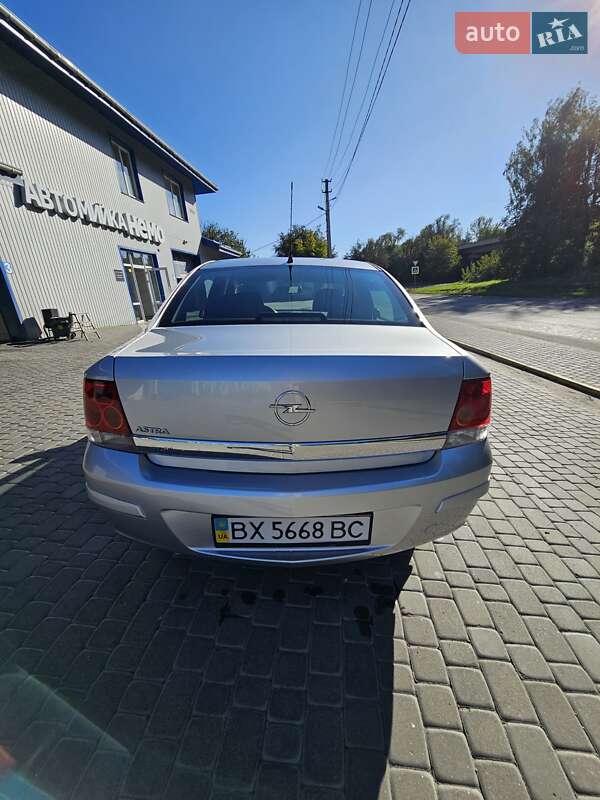 Седан Opel Astra 2011 в Хмельницком