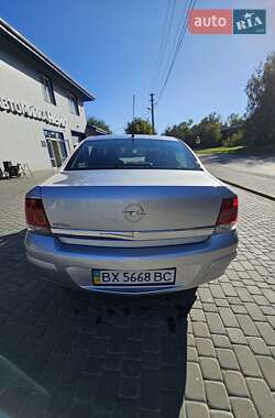 Седан Opel Astra 2011 в 