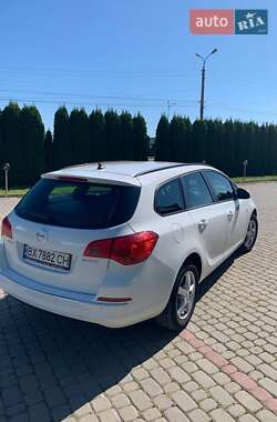Универсал Opel Astra 2013 в 