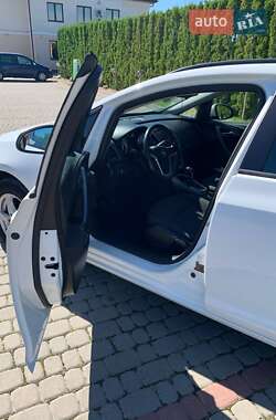 Универсал Opel Astra 2013 в 