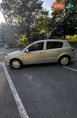 Хэтчбек Opel Astra 2006 в 