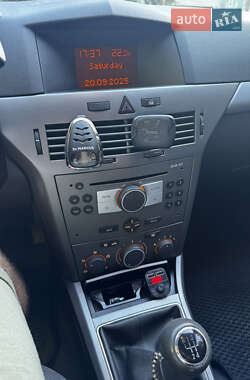 Хэтчбек Opel Astra 2006 в 