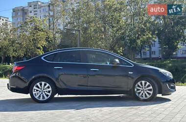 Седан Opel Astra 2012 в 