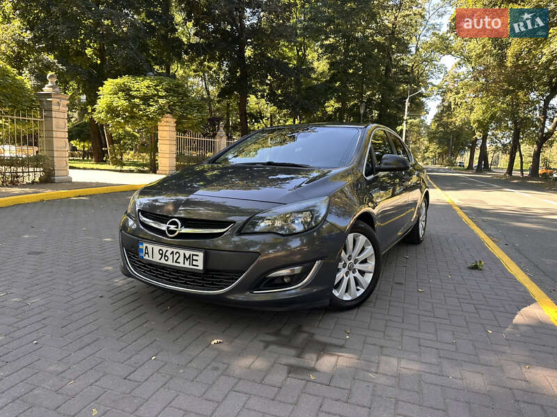 Седан Opel Astra 2013 в Киеве