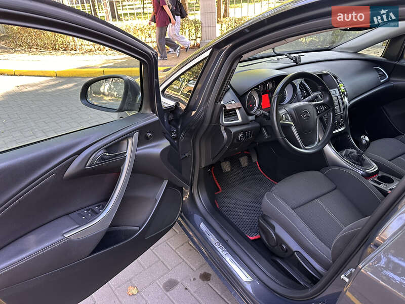 Седан Opel Astra 2013 в Киеве