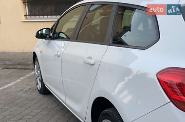 Универсал Opel Astra 2011 в 