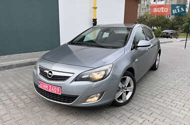 Хэтчбек Opel Astra 2010 в 