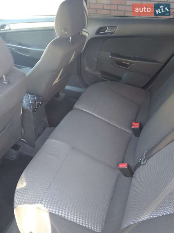 Універсал Opel Astra 2008 в Луцьку