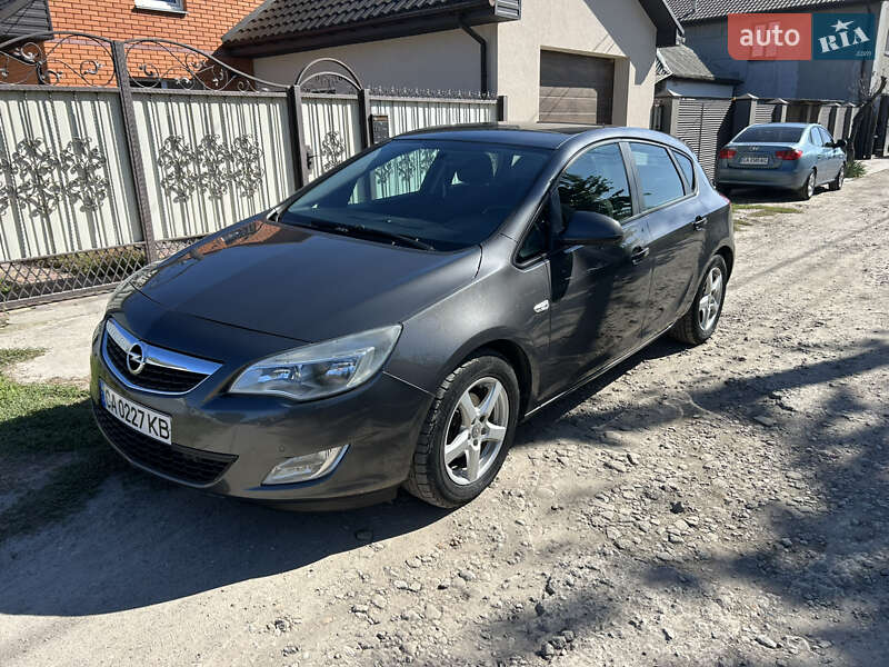 Хэтчбек Opel Astra 2010 в Черкассах