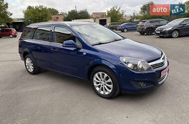Універсал Opel Astra 2010 в Рівному