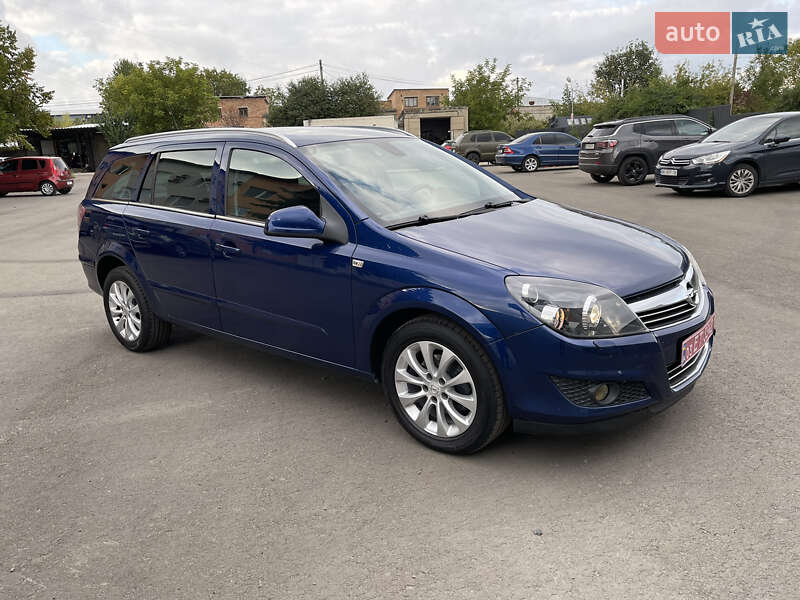 Универсал Opel Astra 2010 в 