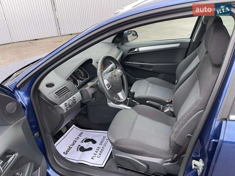 Универсал Opel Astra 2010 в Ровно