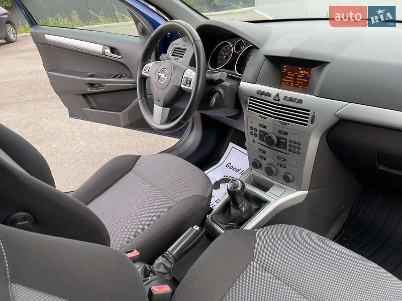 Универсал Opel Astra 2010 в Ровно