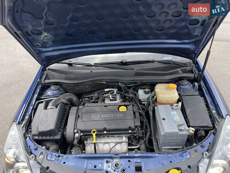 Универсал Opel Astra 2010 в Ровно