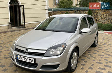 Хэтчбек Opel Astra 2004 в 